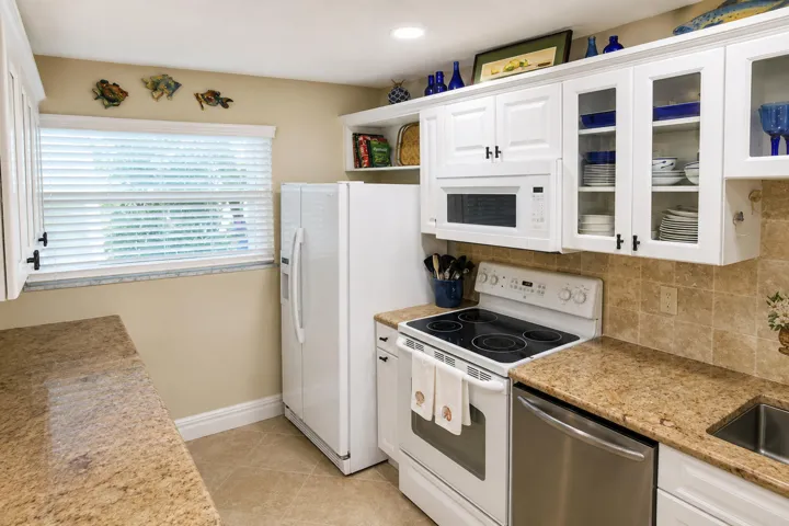 1351 Bayshore Dr-Interior-13