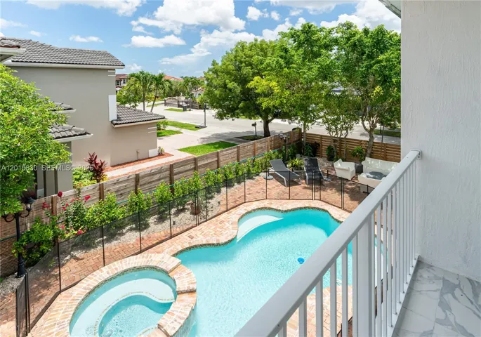 Privaate balcony from Master Bedroom