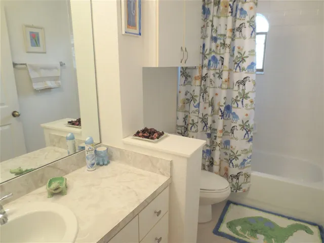 2nd Floor Hall Bath