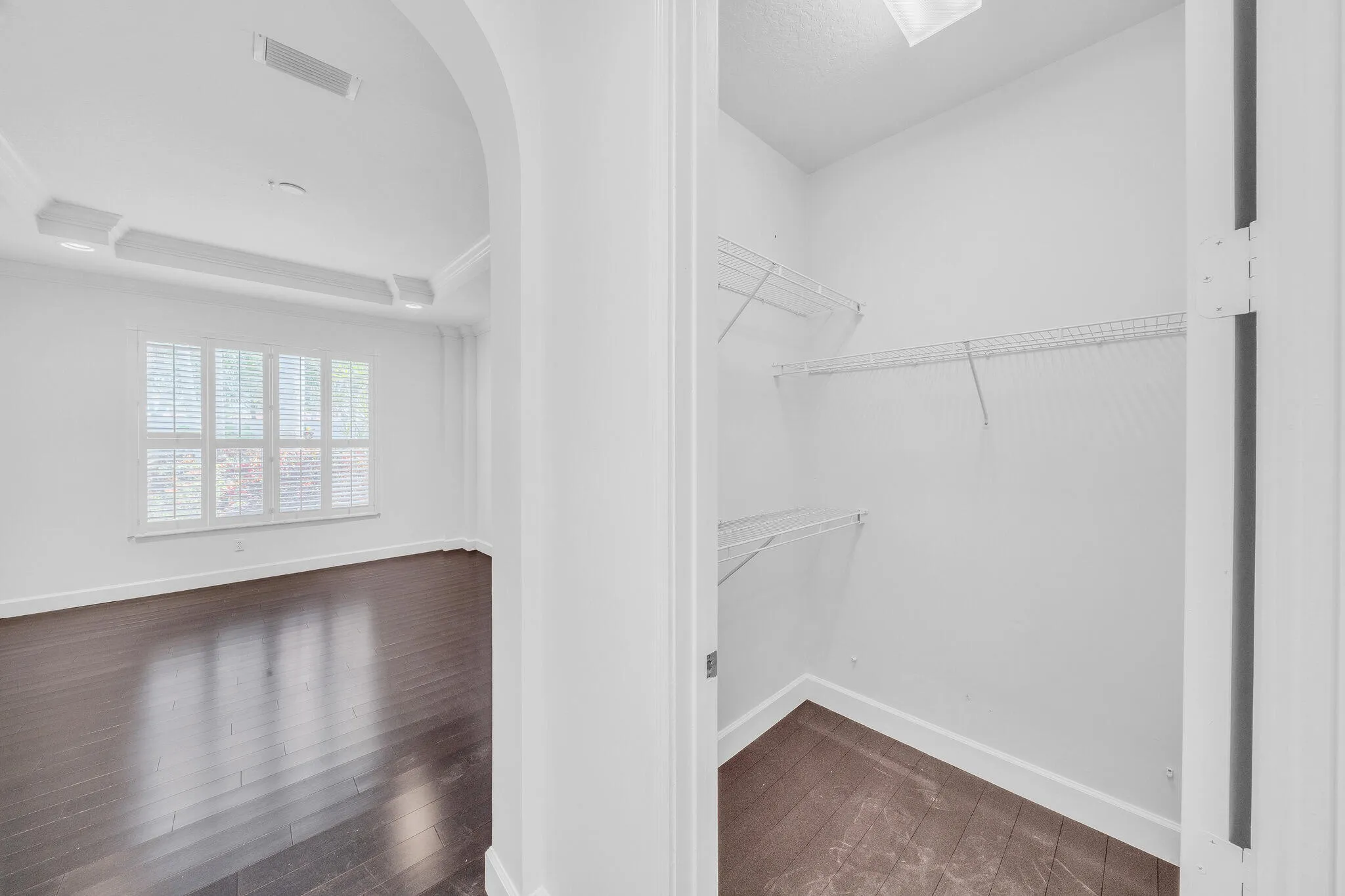 20 Primary Bedroom (3)