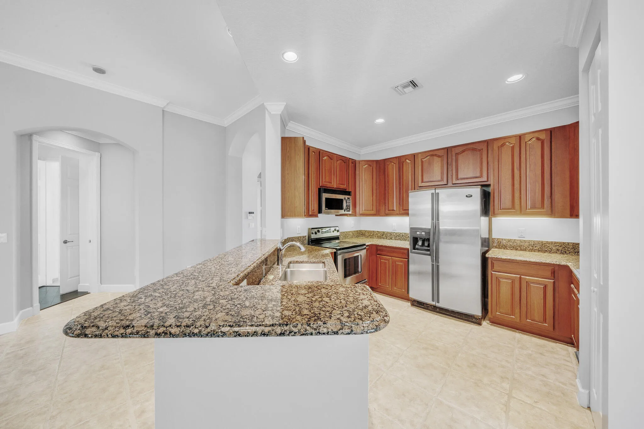 16 Kitchen (2)