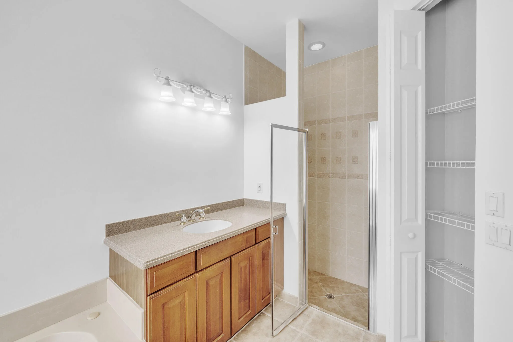 19 Primary Bathroom (3)