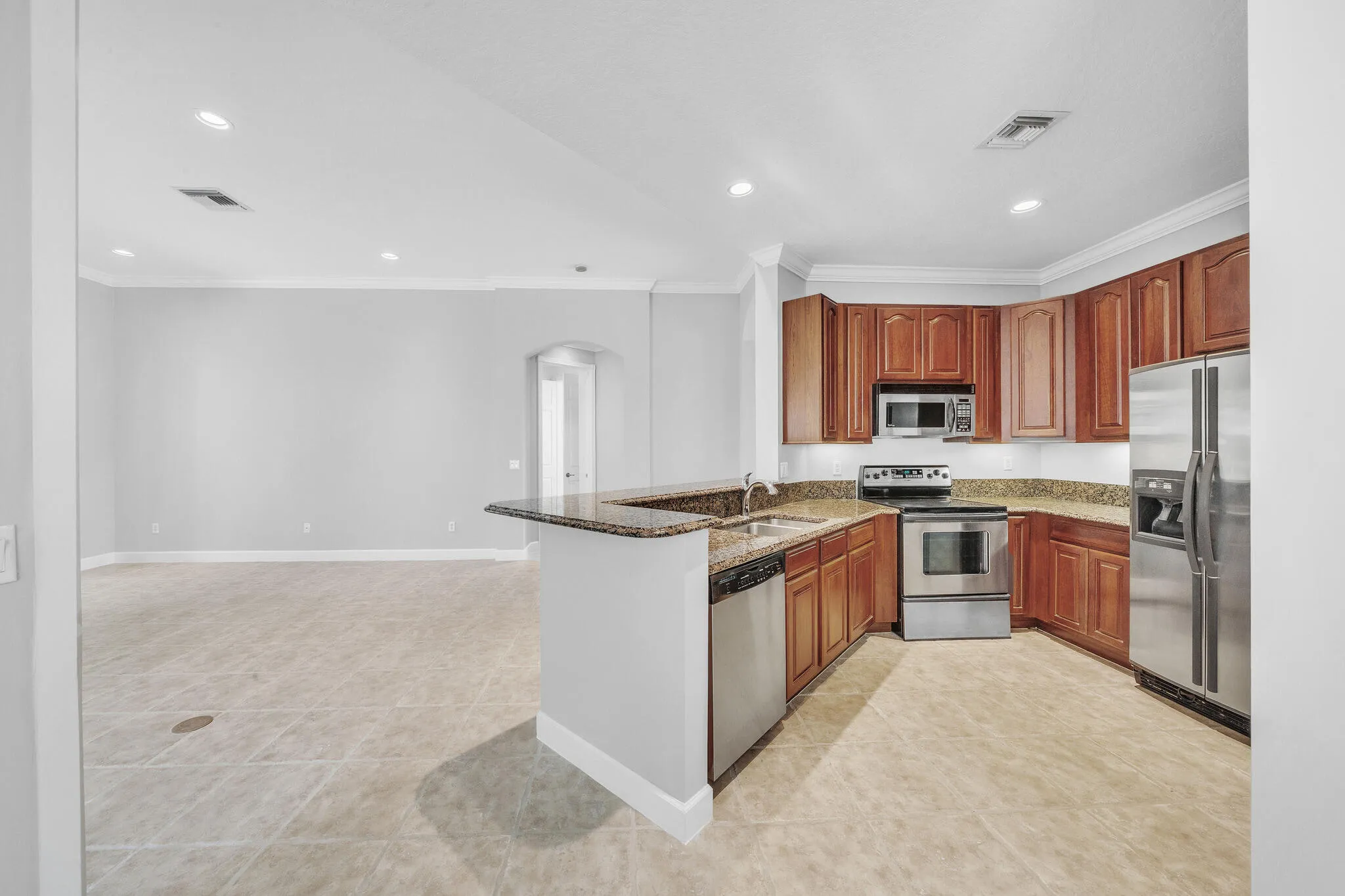 16 Kitchen (1)