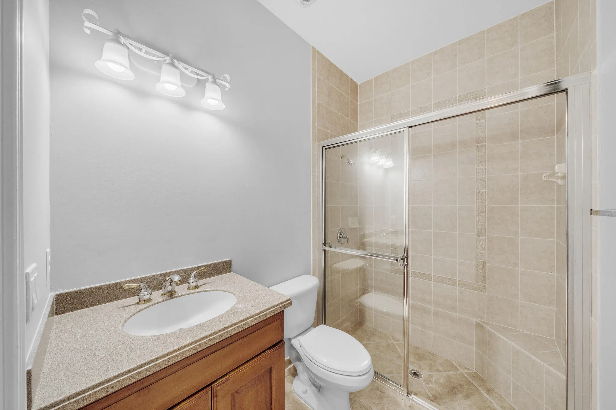 24 Guest Bathroom (1)