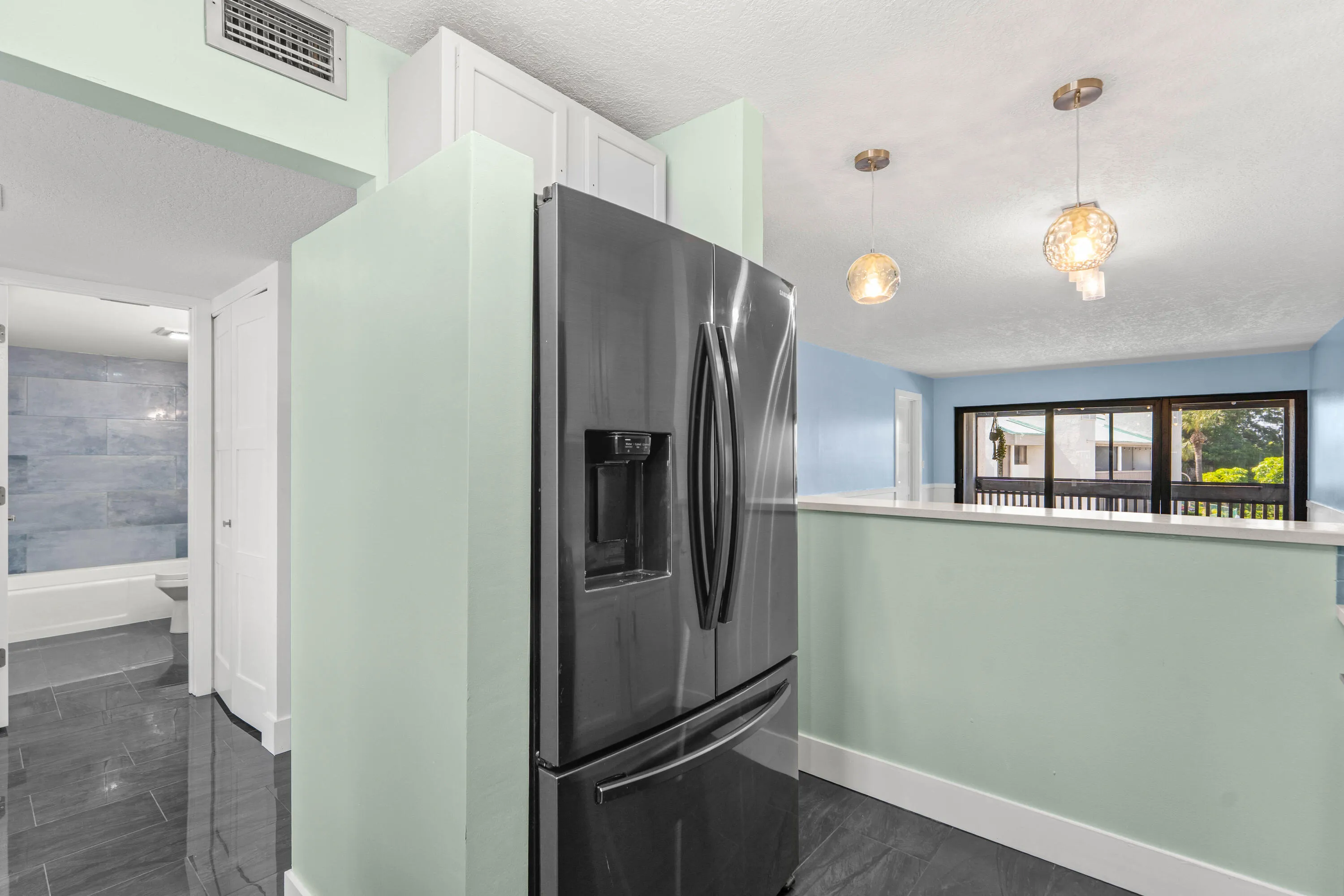 Kitchen/Bar
