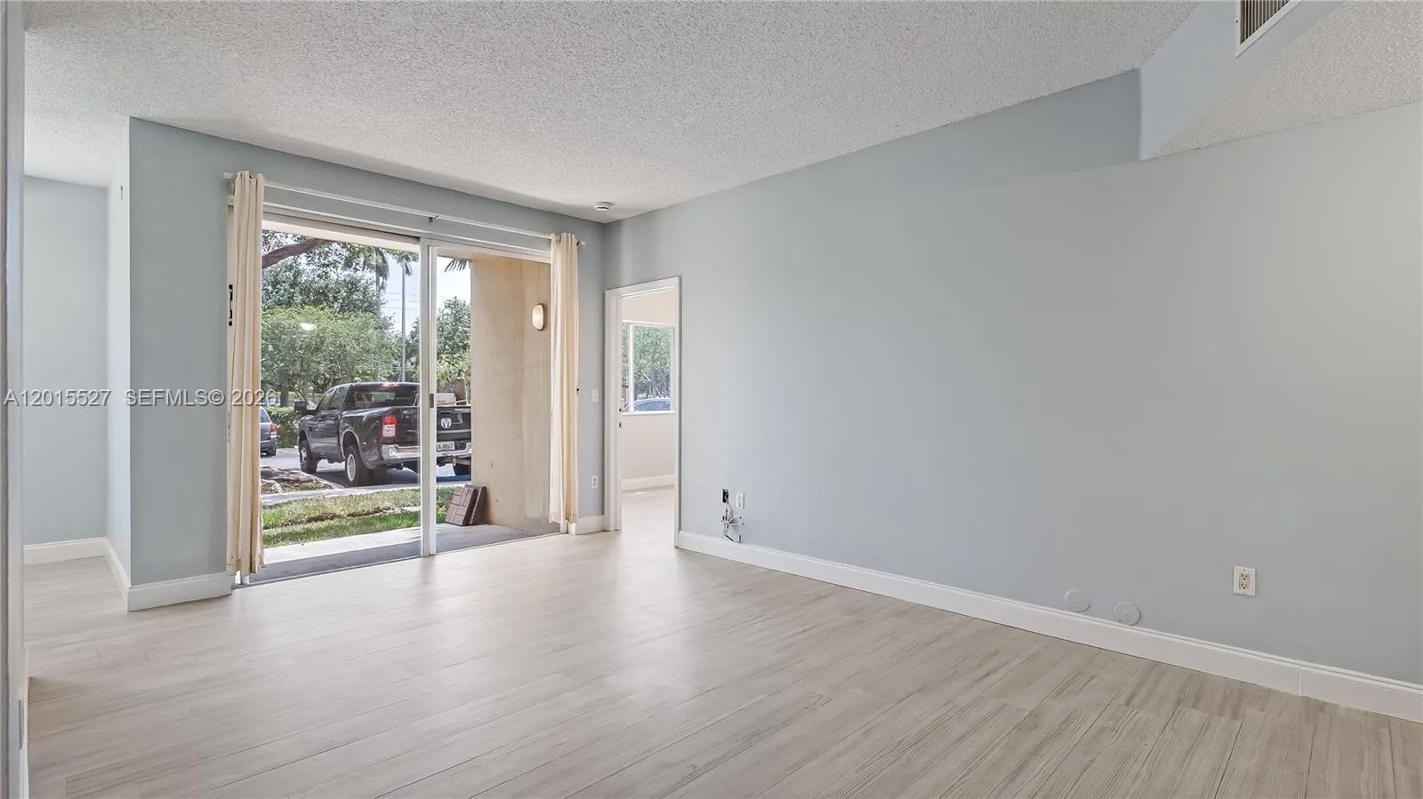 primary bedroom door in center.