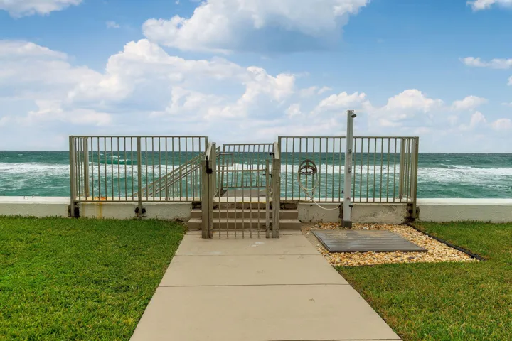 Beach access gate