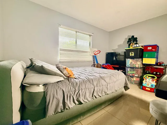 2nd bedroom
