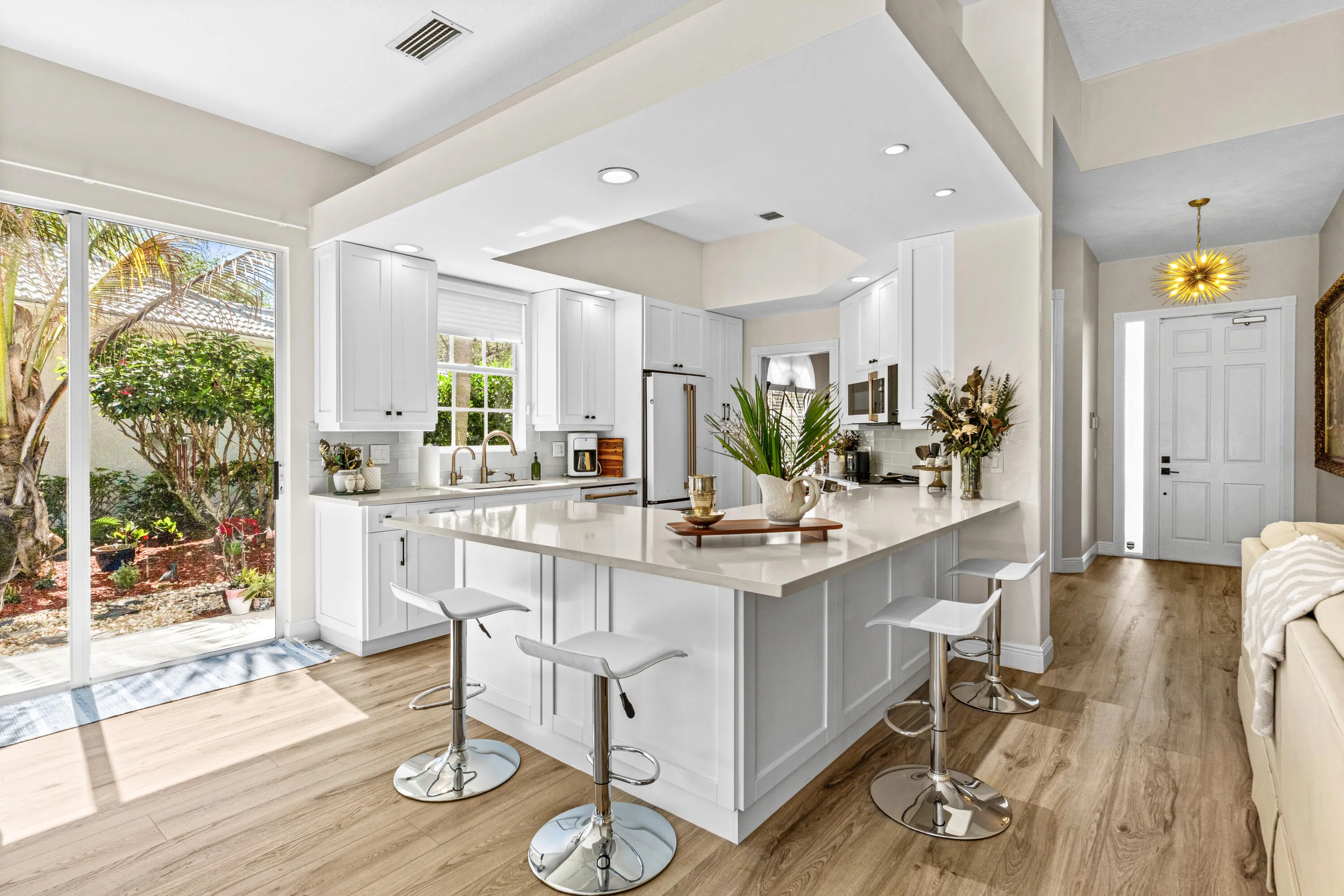 Kitchen with Breakfast Bar