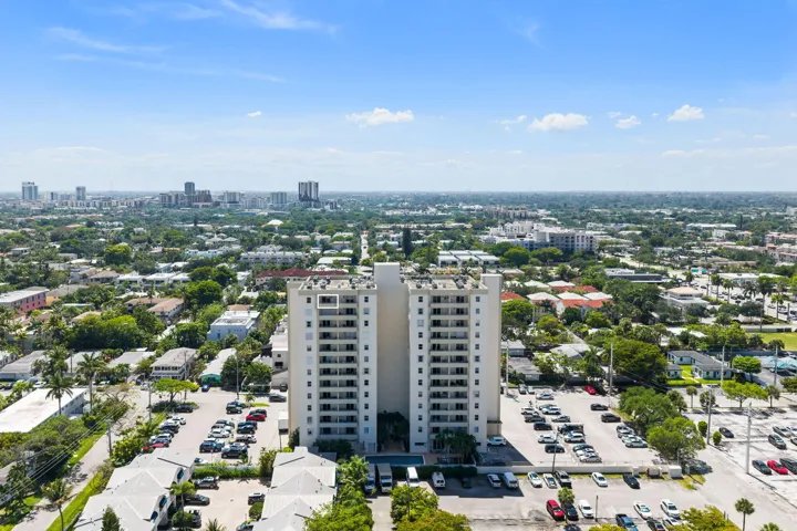 TUnits PH 1406 & PH 1407 are being sold together for $565,000. The building