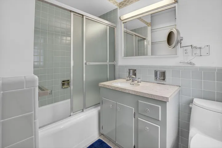 Ensuite bathroom