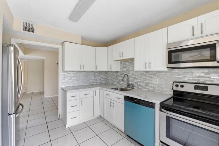 4152 Inverrary Dr_011_1