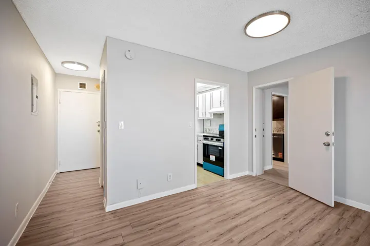 Units PH 1406 & PH 1407 are being sold together for $565,000. Unit 1407 entry door, entry to kitchen and 2nd adjoining door to 1406.