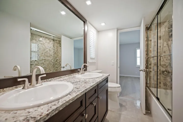 Units PH 1406 & PH 1407 are being sold together for $565,000. Unit 1407 Bathroom