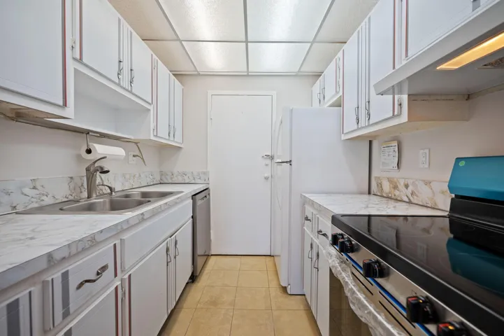 Units PH 1406 & PH 1407 are being sold together for $565,000. Unit 1406 kitchen.
