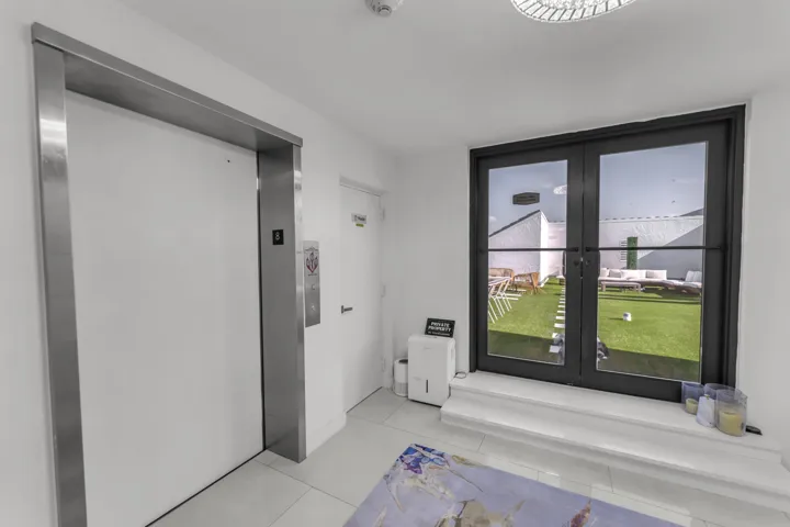 private floor