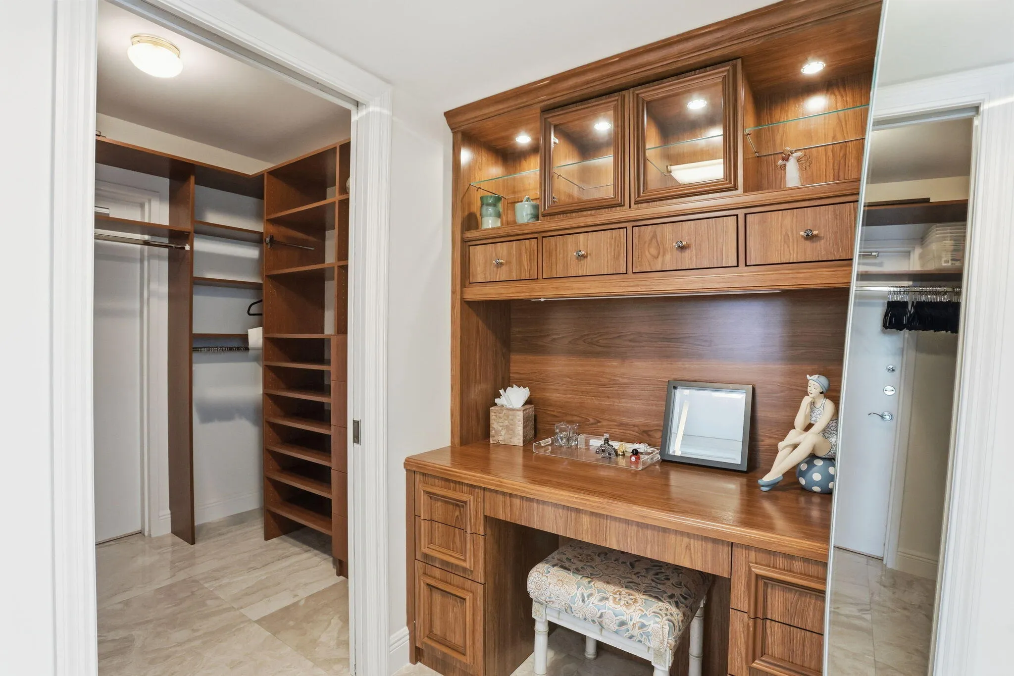 OR -DESK - CLOSET