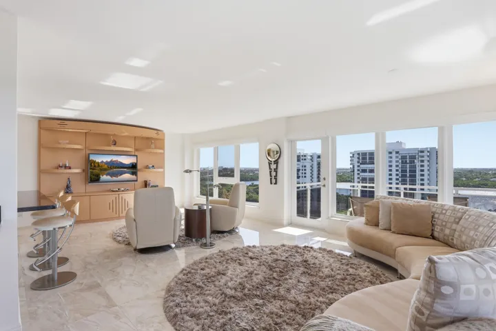 LIVING - FAMILY ROOM