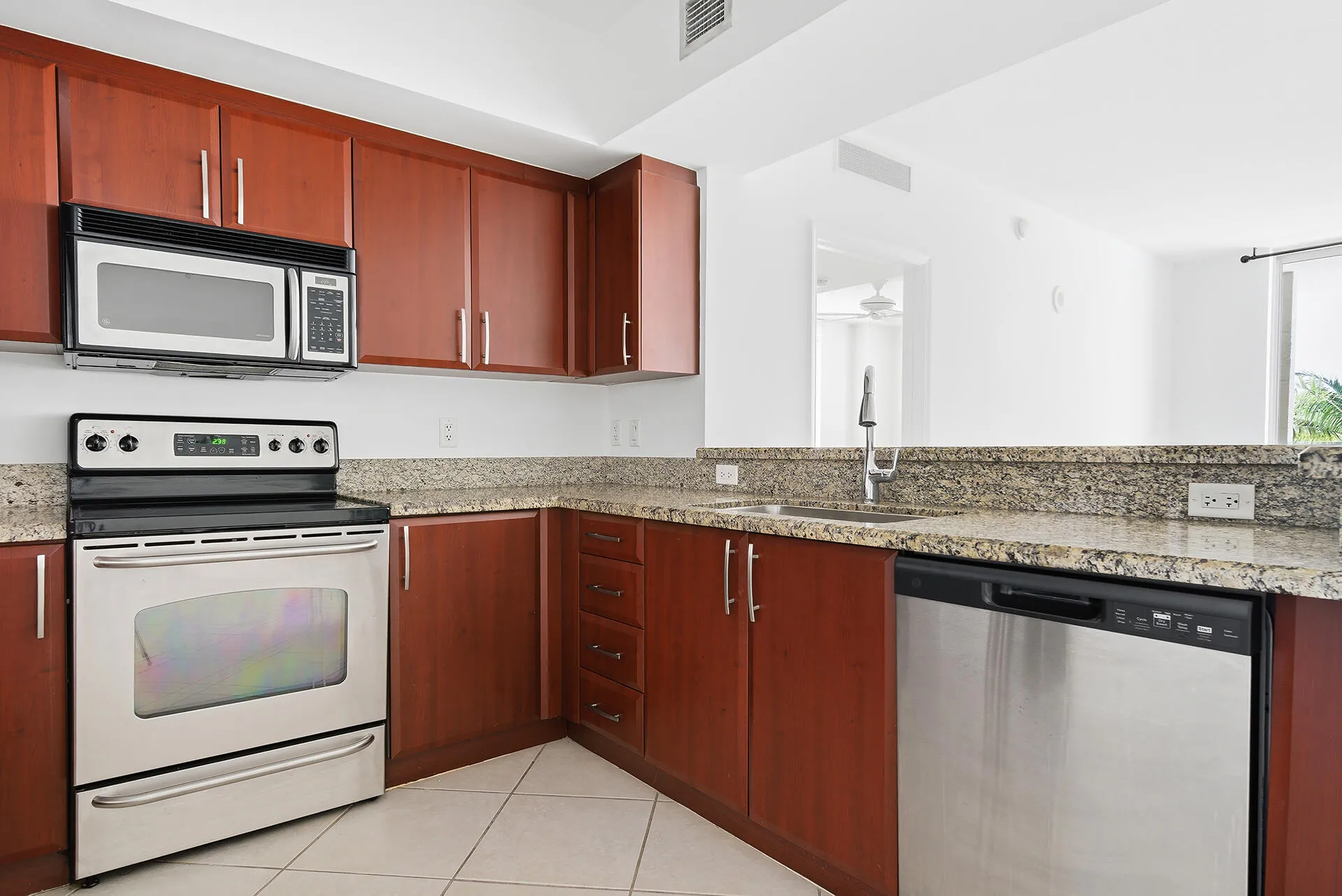 403-S-SAPODILLA-AVE-218-33401-003
