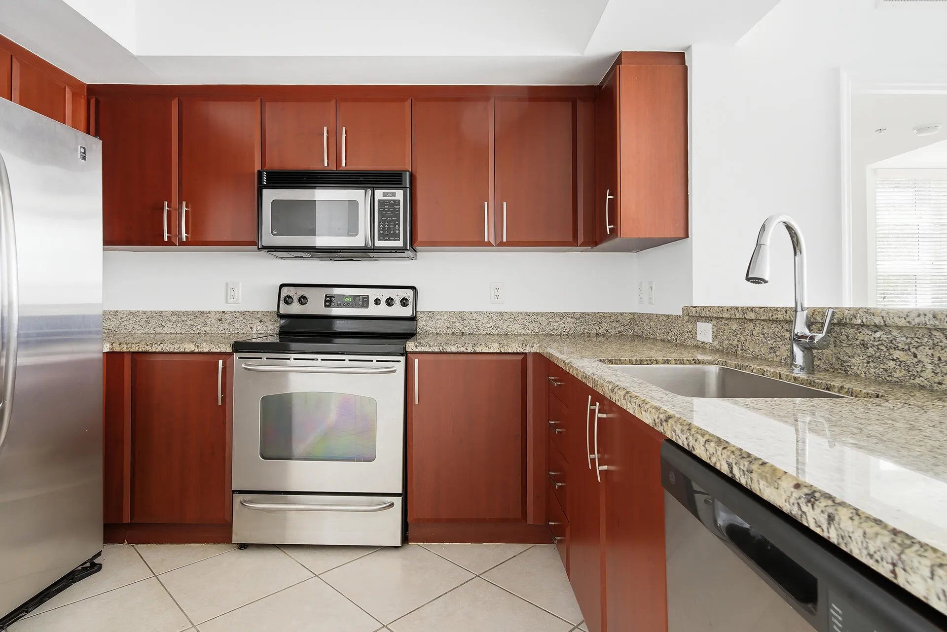 403-S-SAPODILLA-AVE-218-33401-002