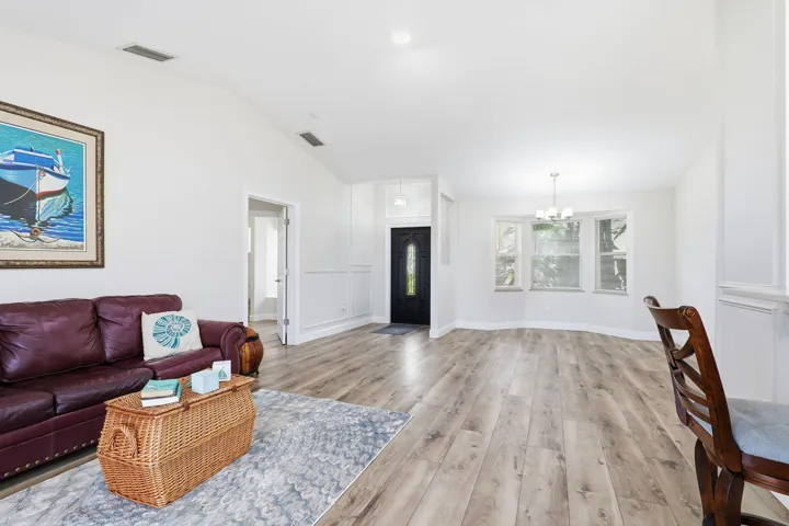 23-web-or-mls-1895_17th_Ave_022