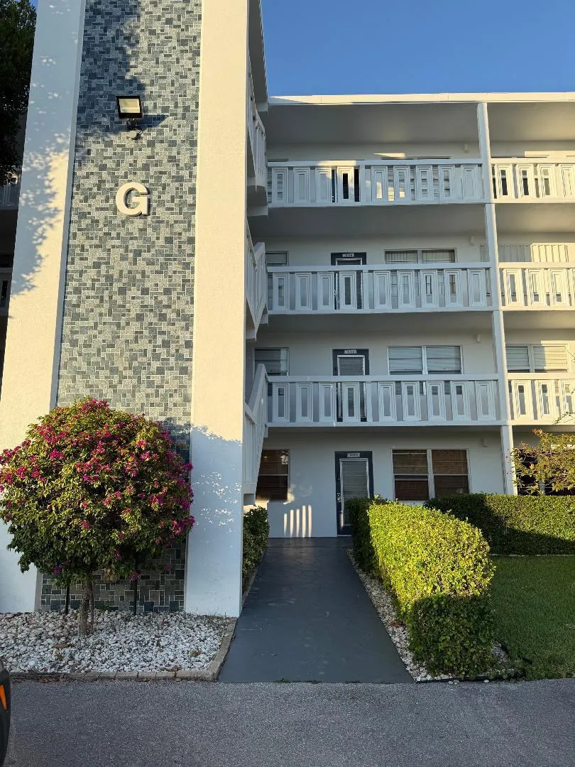 Boeko-front of building
