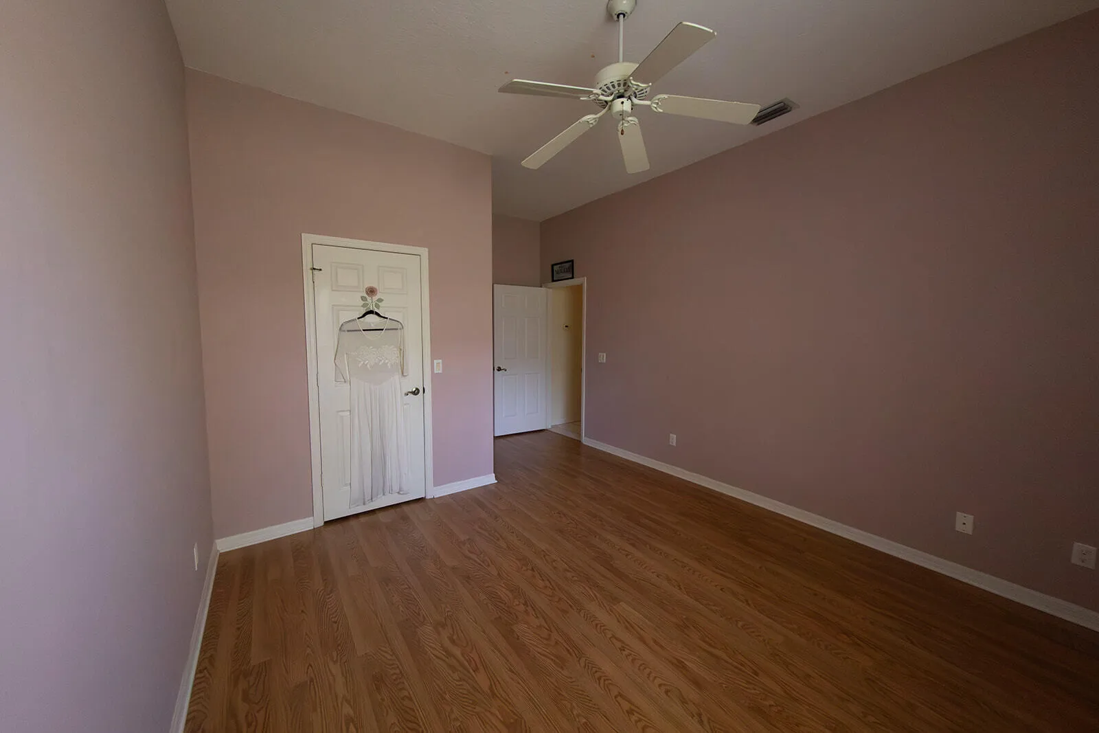 Guest bedroom