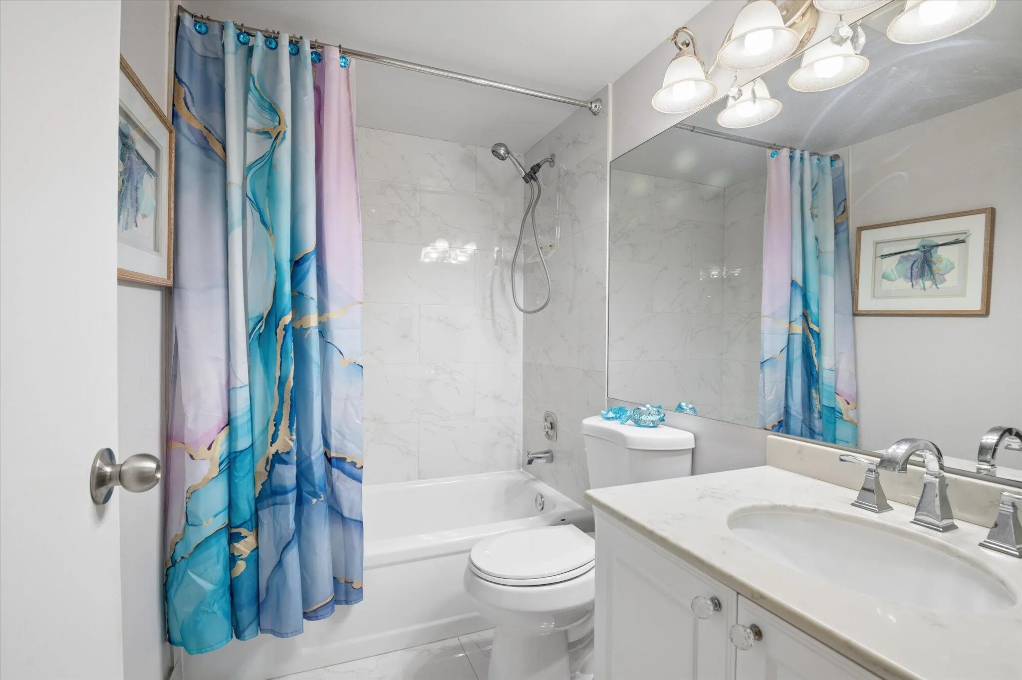 2307 SW 15th St #1-17 Guest bathroom