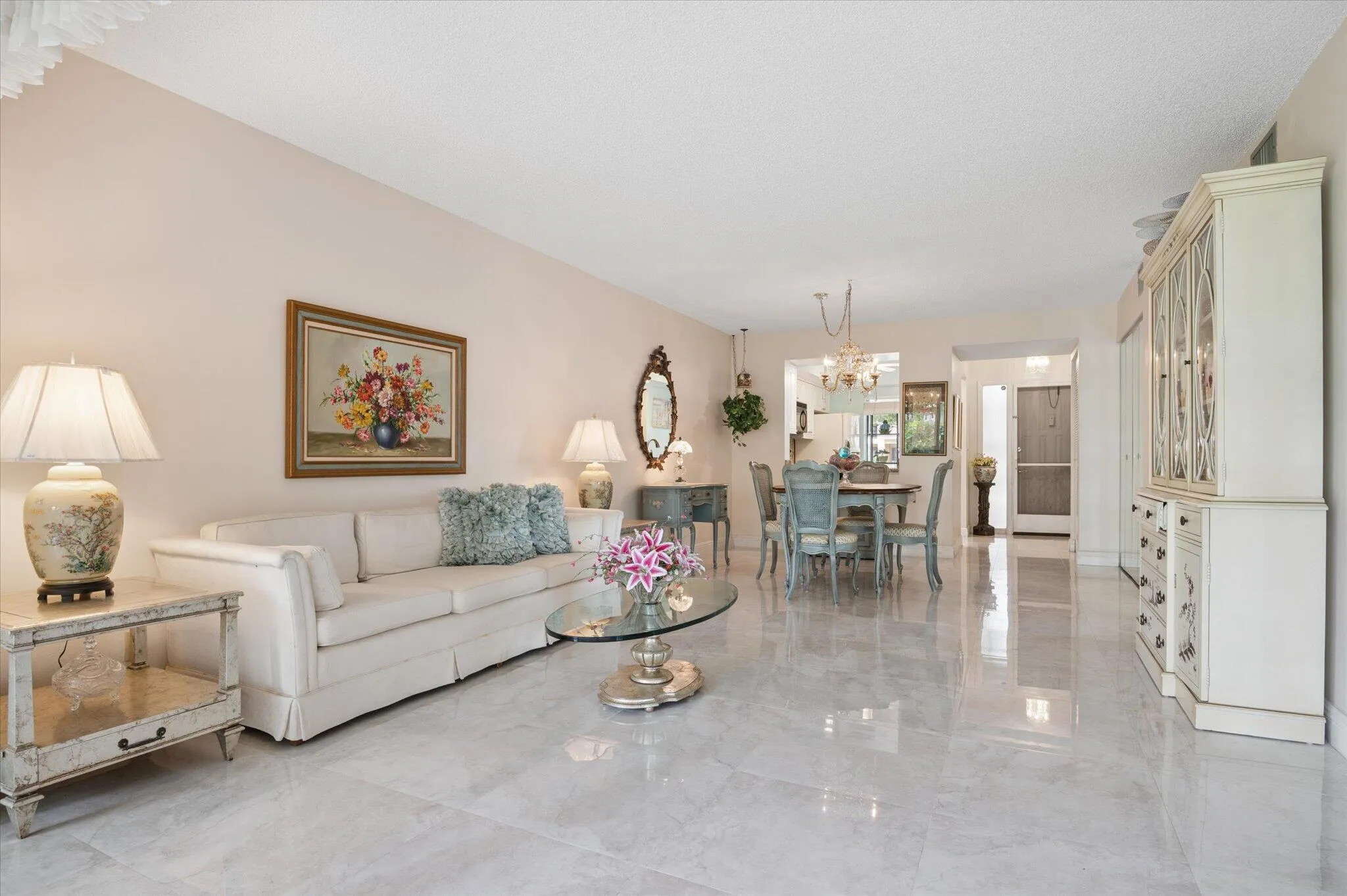 2307 SW 15th St #1-6 Living room