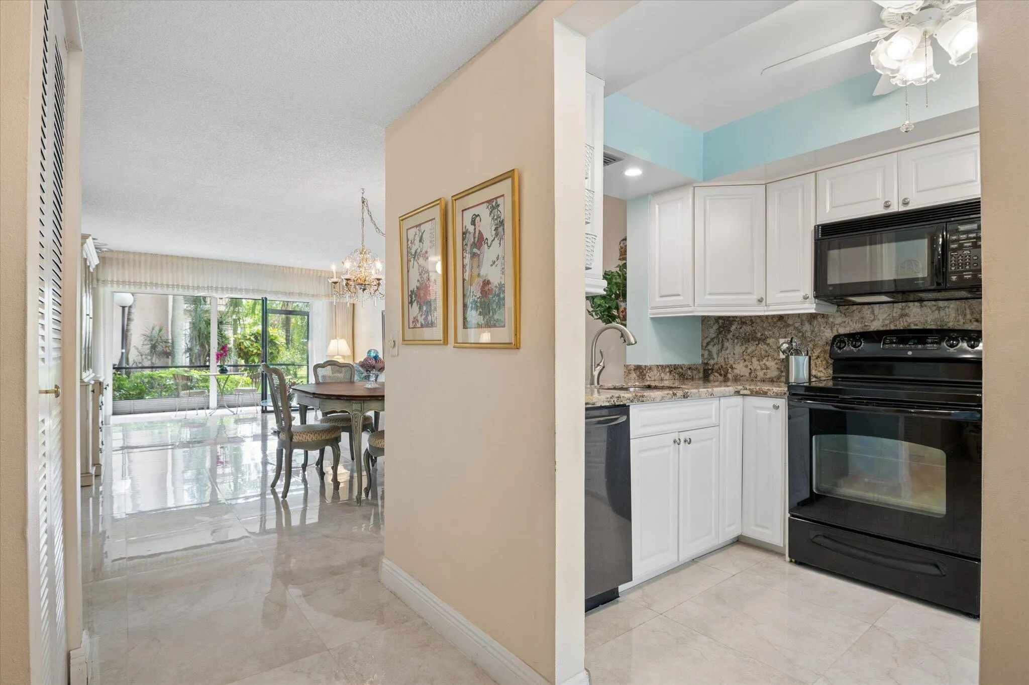 2307 SW 15th St #1-4 kitchen dining room
