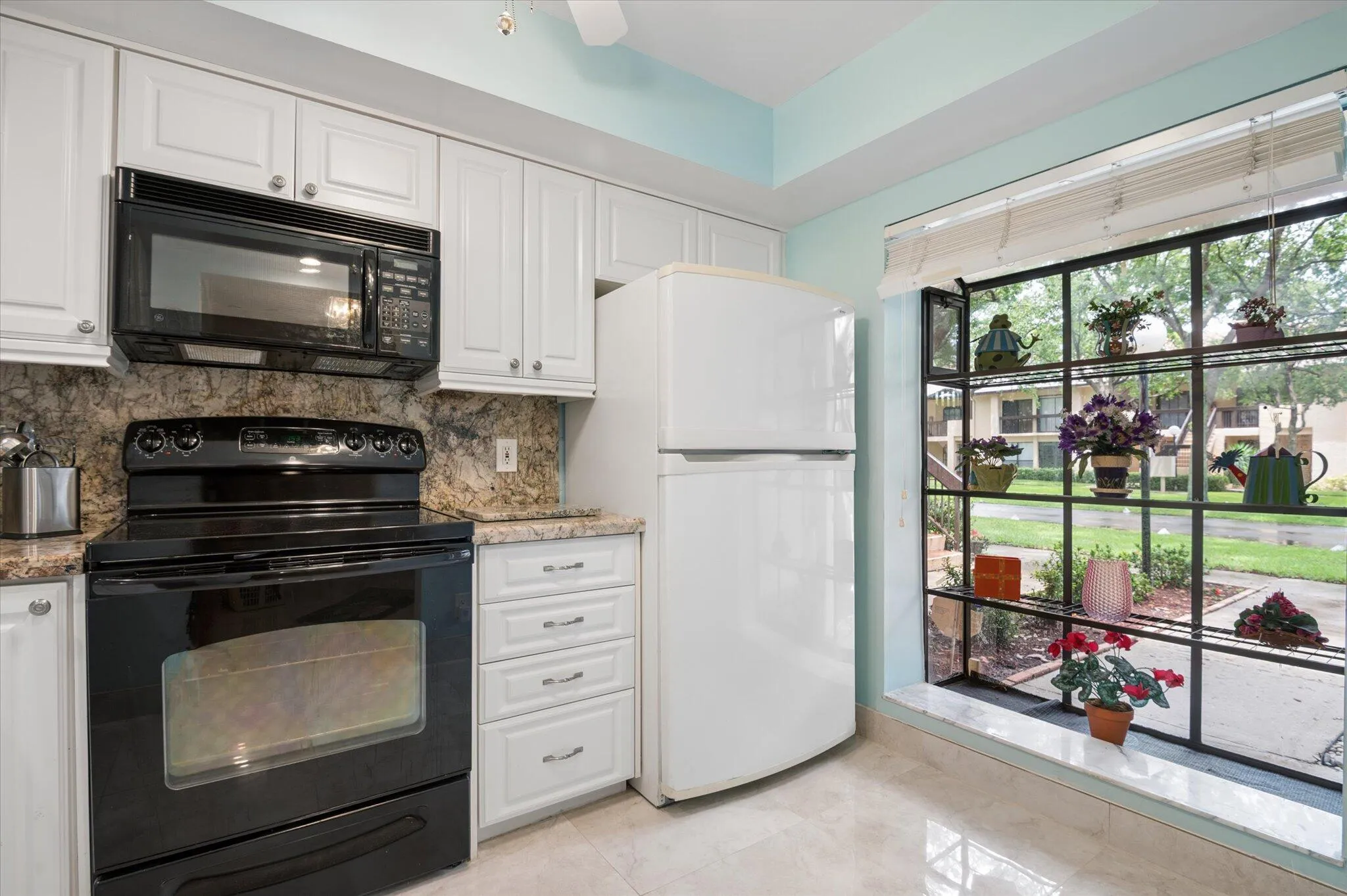 2307 SW 15th St #1-12 kitchen 2