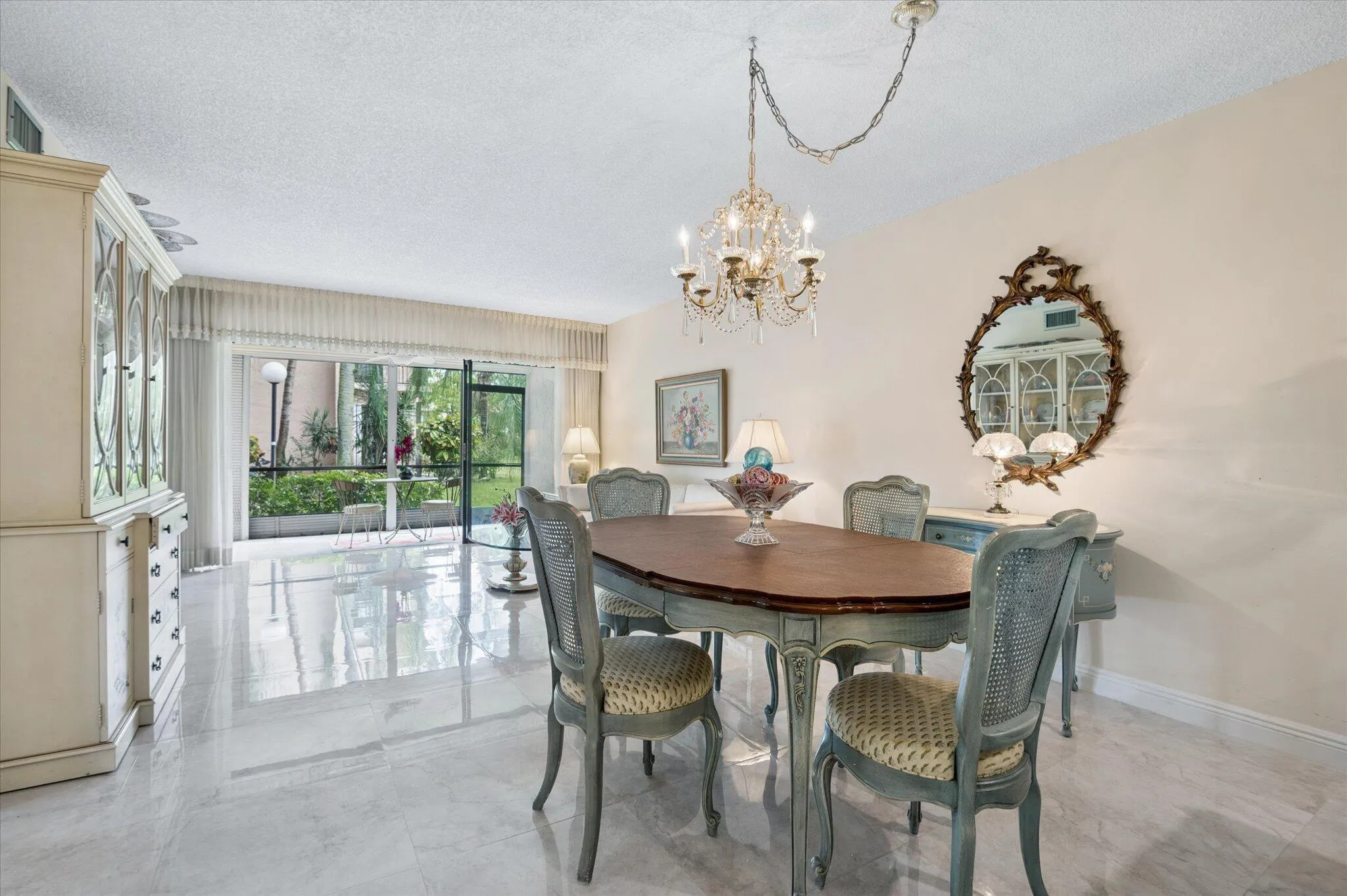 2307 SW 15th St #1-5 dining room