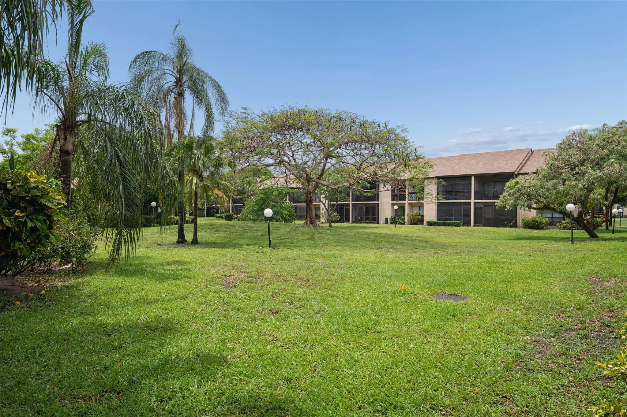 2307 SW 15th St #1-20 building back