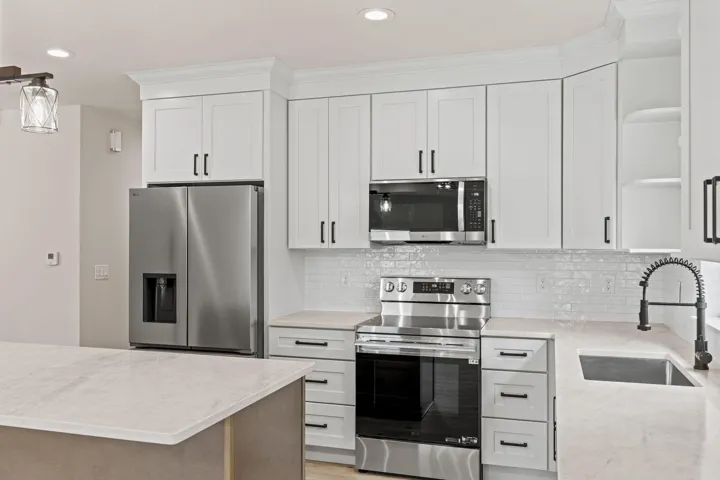 23-web-or-mls-GALICIA.Kitchen.21