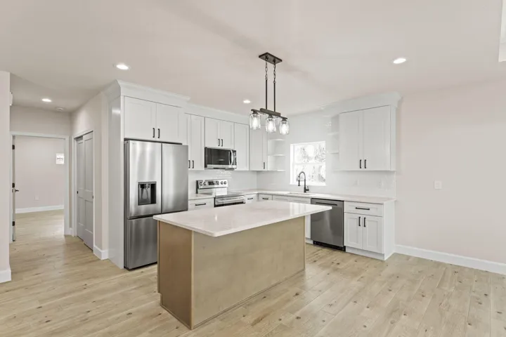 20-web-or-mls-GALICIA.Kitchen.36