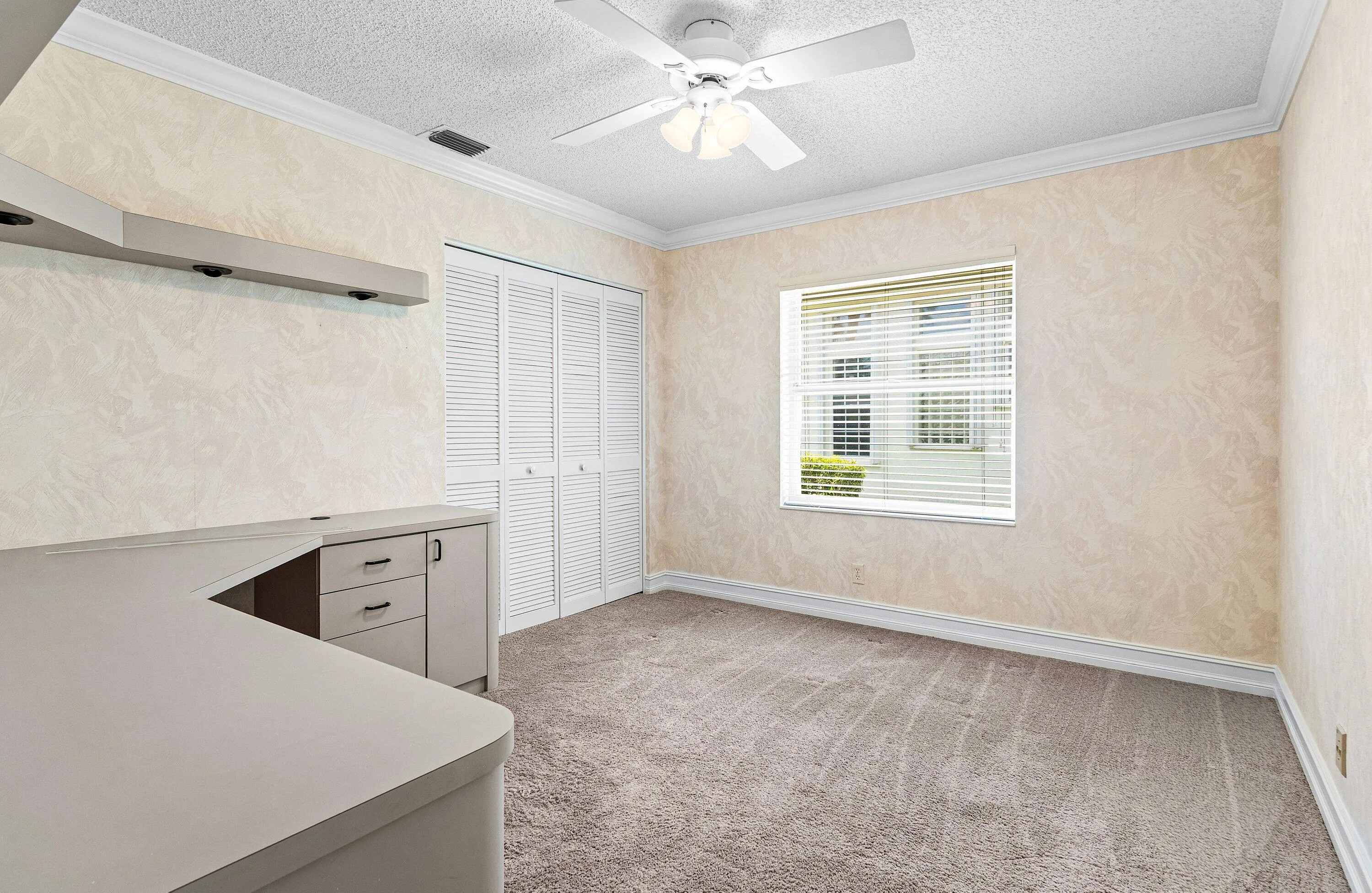 Bedroom/office/Den
