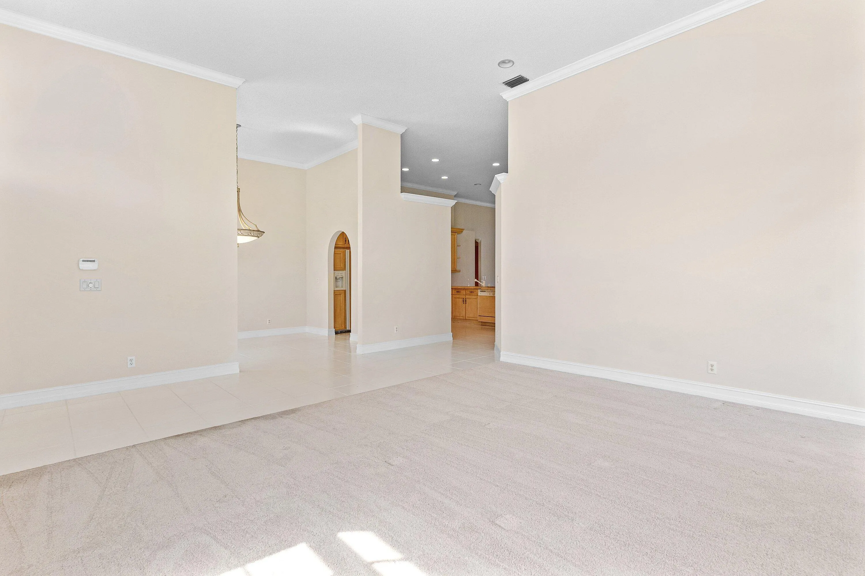 Living Room with volume ceilings