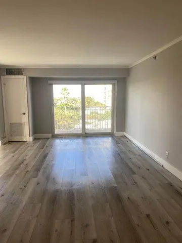 3215LIVING