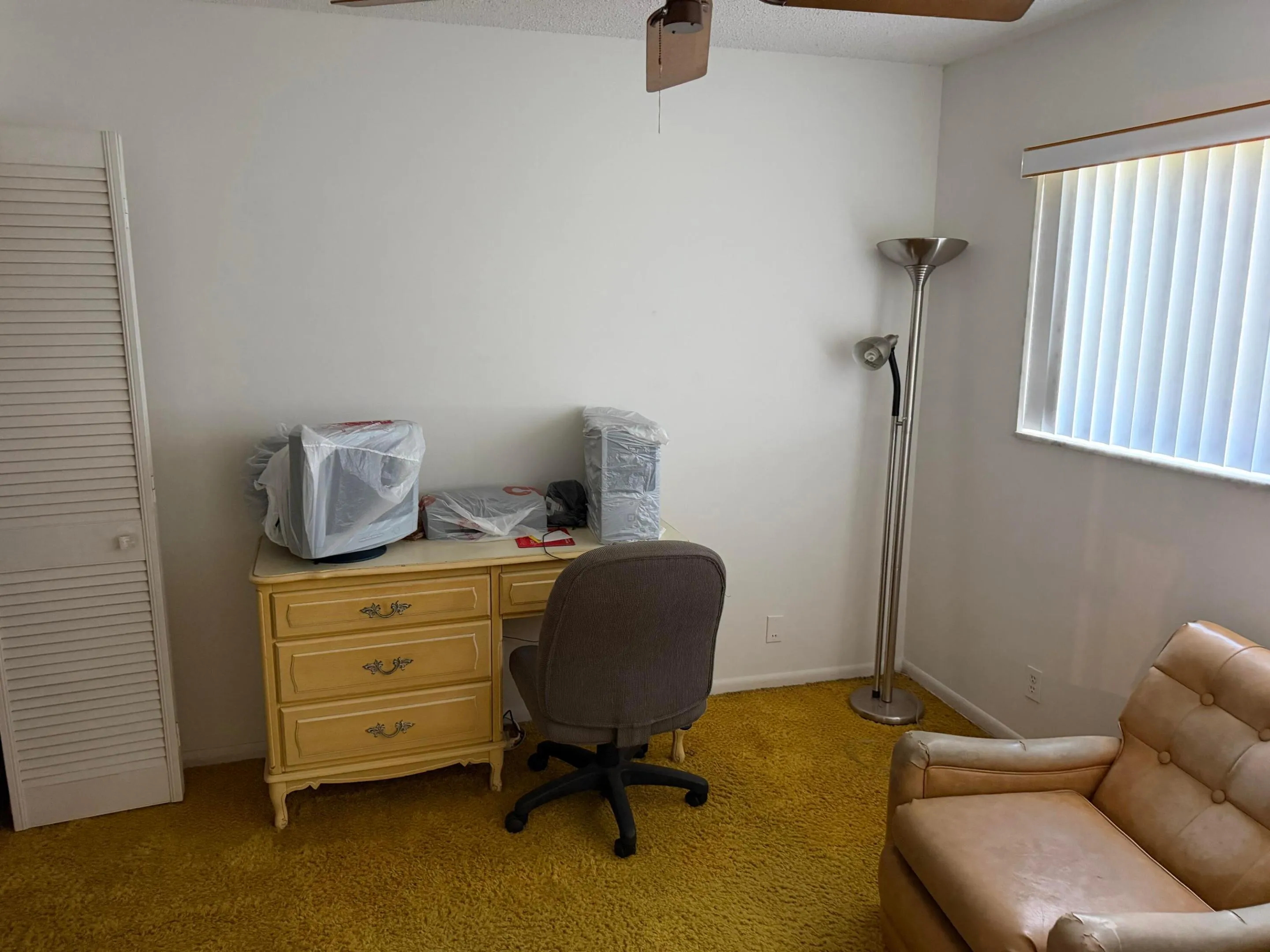 Den area can serve as 2nd bedroom