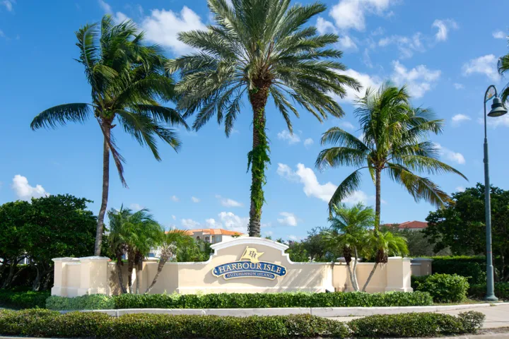 Harbour Isle Entry