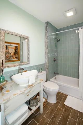 Guest Bath 1