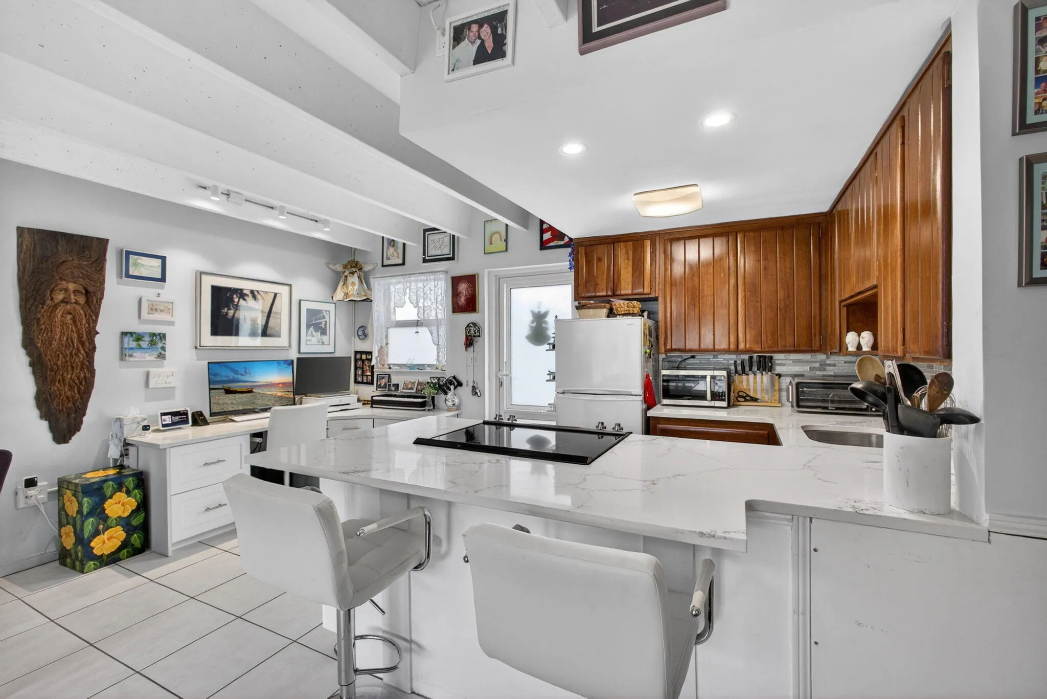 Interior Photo #5