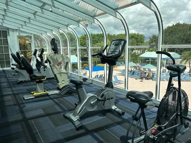 bikeoverlookingpool
