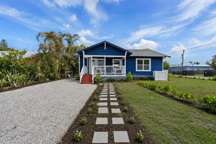 Adorable Remodeled Old Florida Home!