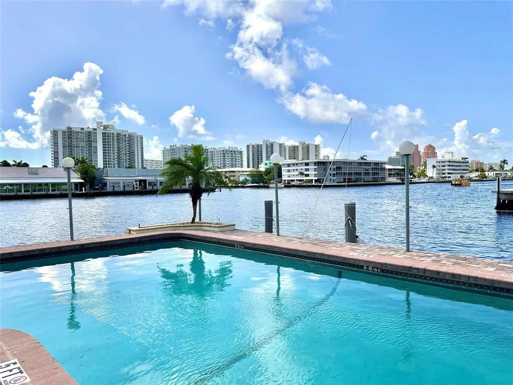 Pool w/ Intercostal Views