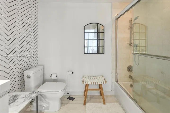 en suite bathroom for 2nd bedroom