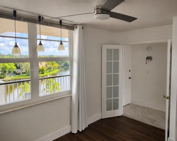 2nd Bedroom with a beautiful view to the lake