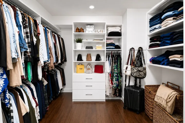 walk-in closet