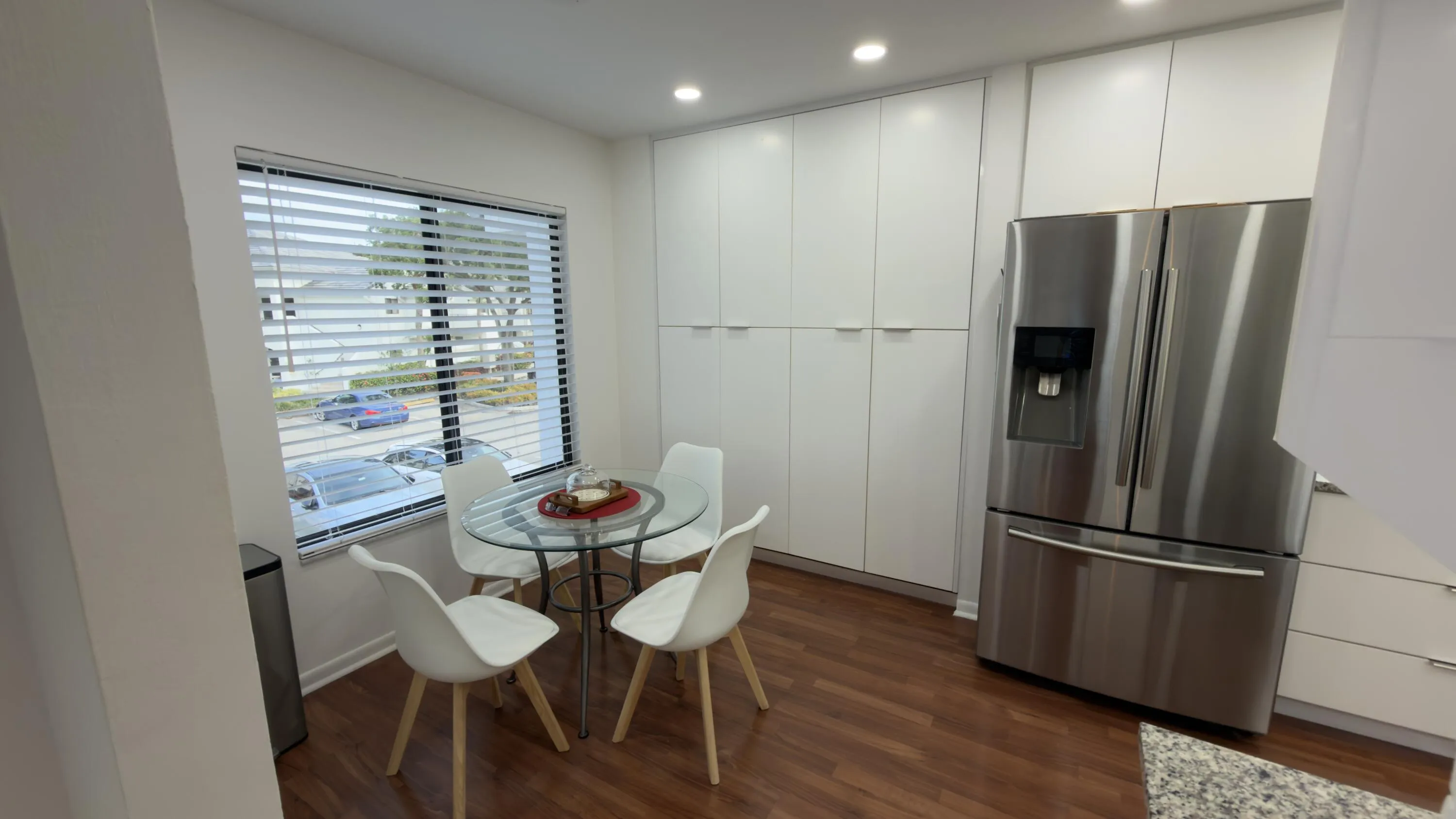 Kitchen breakfast area