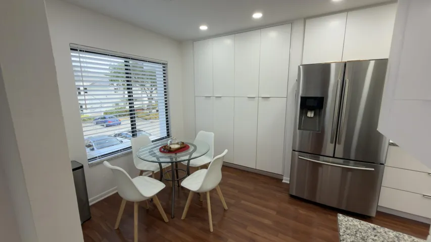 Kitchen breakfast area